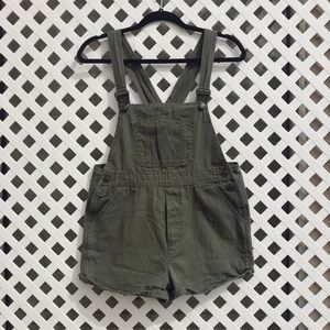 BRANDY MELVILLE OVERALL SHORTS